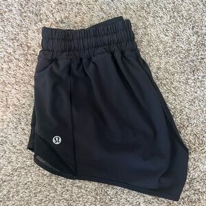 Lululemon Hotty Hot Low Rise Lined Short 2.5 “